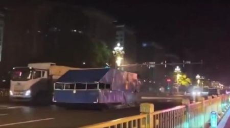 坦克隐现北京，政斗阴云再起？