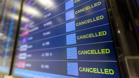 美国联邦航空管理局（FAA）历时四年对老旧空中交通管制技术进行大刀阔斧的改革，引发安全担忧