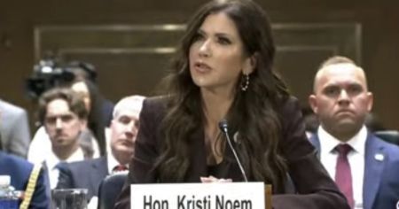 国土安全部长诺姆在参议院听证会上直指非法移民暴力受害者遭忽视问题