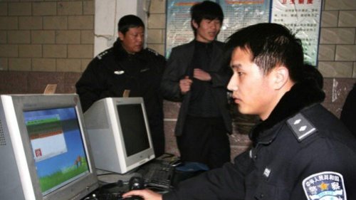 习近平日前重申反腐，并且将监督的对象瞄准了党内的“一把手”。专家分析，在中美关系恶化后，中共在国际地位受到孤立，习近平在党内正面临着暗流涌动。