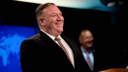迈克·蓬佩奥（Mike Pompeo）在接受《布莱巴特新闻》独家采访时，被问到了他对共和党人的建议，蓬佩奥提出的建议是，国会中的共和党人、全国各州的立法机构以及全国各地的州长们，尽可能地与民主党人作斗争，并在任何事情上"决不让步"。