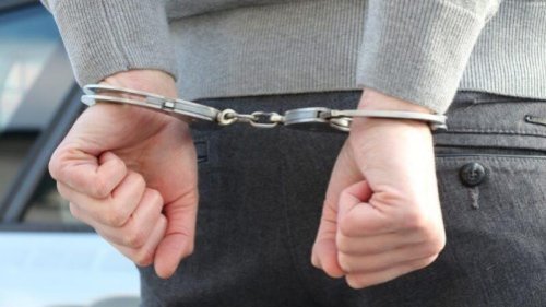 中共官方周二（17日）以涉嫌非法集资的罪名抓捕了南京前首富杨宗义，而蚂蚁集团在本月初上市前也突然被卡，其管理高层还被官方约谈，海外舆论因此质疑，中共当局正掠夺民间财富。有日媒曝光，最近3年中共政府已对约百家私企“下毒手”。 
