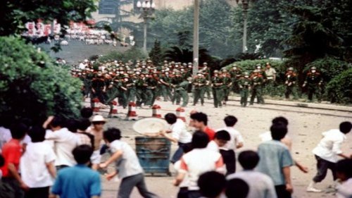 “六四”，这起流血事件的许多历史细节，再一次冲击人们的记忆，当时曾有七名中共上将和一些部队军长反对“六四”戒严，军队内斗险发生内战，最后以大屠城结束。