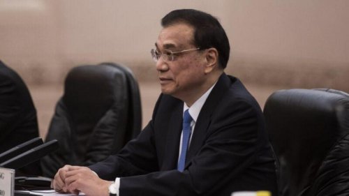 中共官媒23日宣称，中国全部脱贫，迈进小康社会，舆论质疑中国经济困境下，全民脱贫只不过是骗人的谎言。与此同时，李克强主持召开经济形势座谈会时，要求地方官员要讲真话。引发联想。