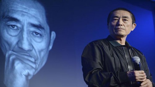 中国电影金鸡奖将于25日登场，中共官方本月7日宣布由张艺谋执导的《一秒钟》作为影展开幕片，但24日传出因“技术原因”该片取消在影展放映。早前曾有外媒指，该片因涉及“文革”，踩到被中共视为禁区的敏感内容。