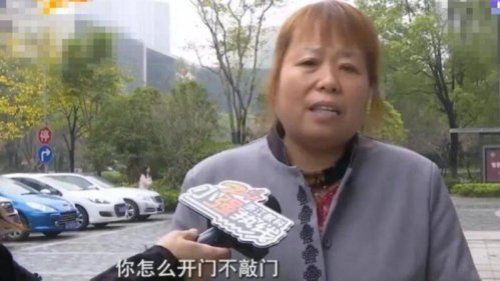 近日，浙江保洁工人张大姐，因撞见领导洗澡遭重罚2000元人民币，引爆舆论。清洁公司称，这事比较严重，如果想留下来就要接受处罚。网友嘲讽：若是张小姐要加薪了。 