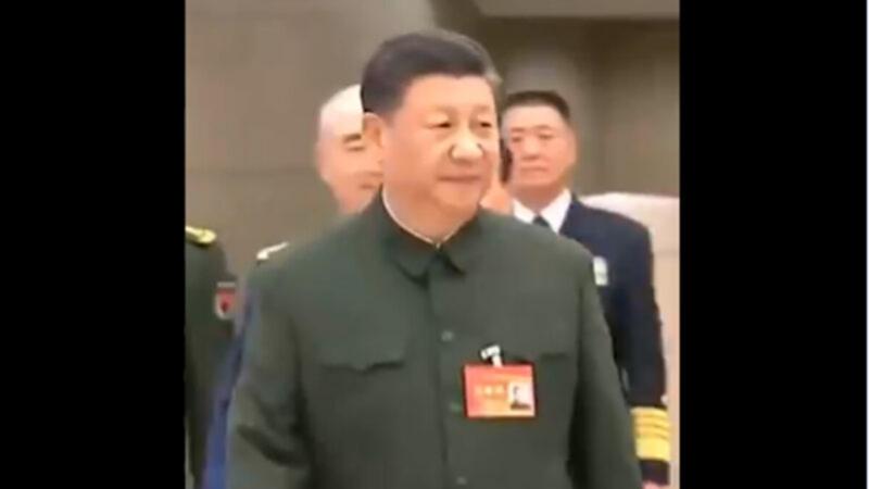 2020年以来，疫情持续蔓延之下，中共政权陷入更严峻的危局。习近平日前出席中共军事训练会议时，承认安全环境有变，并要求备战打仗。现场画面显示，会场愁云惨淡，习一直板著面孔，他不笑，所有的军官也不敢笑。 