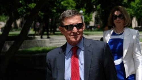 美国总统川普的第一任国家安全顾问弗林（Michael T.Flynn）将军，于感恩节前获得川普的大赦。他发表推文和声明，感谢总统、家人、律师团队以及所有支持他的美国爱国者。并称赞大律师鲍威尔（Sidney Powell）是美国司法的守护天使。 