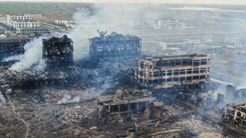 11月30日，江苏盐城响水县天嘉宜化工厂特大爆炸案一审宣判，共53人获刑，其中1人获刑20年，但该省并没高官获刑。该爆炸案至少造成近700人死伤，30多栋建筑物被摧毁、甚至夷平，爆炸现场遗下巨坑。 