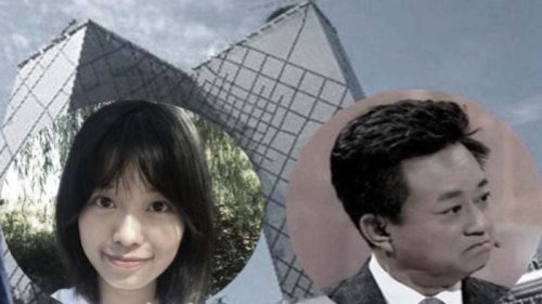 央视主持人朱军性骚扰案2日在北京海淀区法院开庭。受害人弦子（网名）申请公开庭审，以及朱军本人到庭的两项要求被拒。当天，上百民众聚集在法院外，并手持“性骚扰可耻”等标语，声援弦子。 