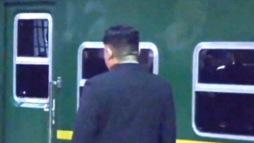 造成32名中国游客死伤的朝鲜车祸，已经过去两年多。《大纪元》日前获得的内部文件，曝光了中共政治处理该事故的内幕。但死亡的32名中国人的身份至今仍是一个谜。 