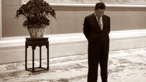 暗潮汹涌：习近平的权力危机与政治局会议的异象