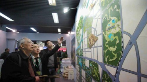 继泰禾集团开发的北京院子烂尾之后，位于北京东三环的山水文园豪宅项目，也成了烂尾工程，120名富有购房者被割了韭菜。 
