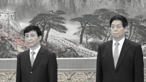 北京实施强压港人的国安法以来，美方已制裁三批中港高官，最新制裁名单中，14名中共人大副委员长上榜。但人大委员长栗战书躲过一劫。连中共大外宣也罕见地说，“令人意外”。 