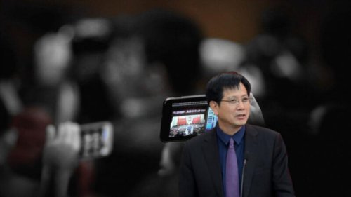近日，俞可平卸任北京大学政府管理学院院长一职。俞可平被视为胡锦涛智囊及中共体制内自由派学者，早年曾发表题为“民主是个好东西”的文章，引起轰动。 