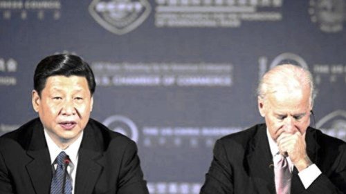 美国大选至今未出结果，拜登阵营曝出大范围的舞弊行为。川普的法律团队正在提起法律诉讼之时，习近平提前向拜登道贺。诡异的是，中共驻美使馆近日竟转推川普指控大选欺诈的推文。有网友嘲讽习近平身边又出猪队友！ 