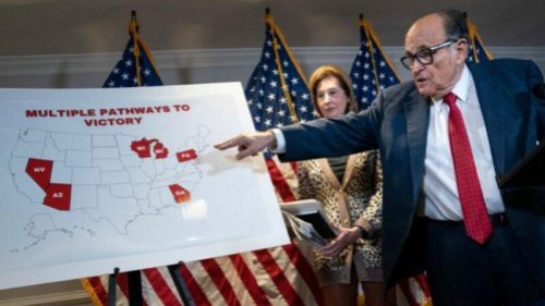 前纽约市长、川普（特朗普）私人律师朱利安尼（Rudy Giuliani）10日发推文，质疑民主党大佬，包括拜登（Joe Biden）等人的身边，到底有多少“中共间谍”？ 