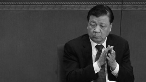 中共政治局前常委刘云山卸任以来一直低调蛰伏，近日却突然现身广东潮汕，引起外界揣测。近期内蒙古“反腐”风暴正烈，几天前包头一名副市长刚离奇坠楼身亡，而内蒙是刘云山的“老巢”，他此时公开露面，被认为意在“报平安”。