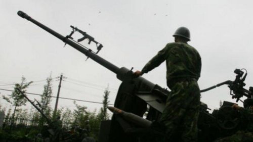 大纪元日前获得了中共国防部的部分秘密文件，文件不但披露了中共“十三五”装备课题相关的“军民融合”方案细节，亦暴露了“军民融合”的真正目标。根据这批文件曝光的内容，中共在“十三五”武器装备技术中，军民融合的重点之一是“精准制导”。 