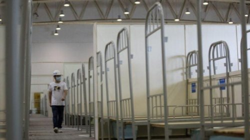 中国内蒙古官方近日宣布，拟建43家方舱医院以应对可能发生的中共肺炎(COVID-19)疫情。与此同时，中国东北传出发现了一传数十人的病毒超级传播者，沈阳则已开始进行严厉的社区封锁。外界怀疑，中国北部可能出现了疫情即将大规模爆发的迹象。