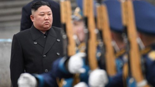 2020年美国大选，在前所未有的舞弊争议之下，国会认证拜登当选。在此敏感时刻，金正恩宣布将继续强化发展核武，并声称美国是“最大的敌人”。 