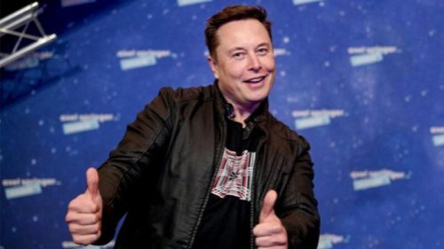 由于电动汽车公司特斯拉（Tesla）市值飙升，上周四（7日），其CEO马斯克（Elon Musk）一跃成为全球首富，财富超过1850亿美元。但他对大科技公司加强控制美国的话语权表示担忧。 