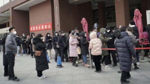 中国各地疫情持续肆虐，北京除了爆发本地疫情外，还出现变种病毒。22日起，涵盖中南海等党政机关的西城区，及隔邻的东城区宣布，将对全民进行核酸检测。