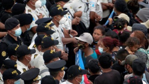 前美国海关与边境保护局（CBP）代理局长马克·摩根（Mark Morgan）日前批评，“拜登大笔一挥，就让这个国家变得不那么安全了”，并指责“这纯粹是政治凌驾于公共安全之上”。 