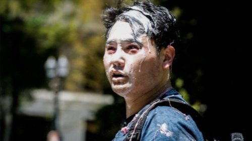 因一再受到“安提法”（Antifa）极端分子的死亡威胁，上周六（23日），著名记者兼作家安迪·恩戈（Andy Ngo）表示，他不得不逃离美国，现在已搬到英国伦敦居住。 