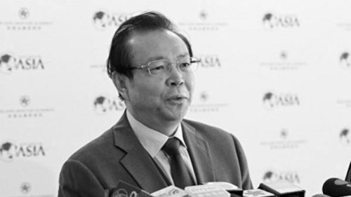 中国金融巨头赖小民被匆匆处死，引起外界诸多猜测。有分析认为，当局如此从速杀人极为罕见，预示中国金融界可能已布满地雷，习近平取赖小民的性命，是想杀一儆百，抢回金融话语权。 