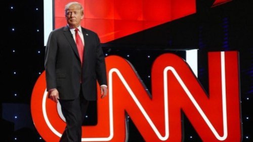 美国前总统川普卸任仅一周，多家左媒收视率暴跌，其中CNN在黄金时段收视率下降近一半。而川普2018年时已经预言，他卸任后，CNN等各大左媒的收视率会枯竭。 