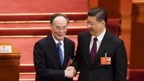 中共两会正在召开，王岐山6日在湖南代表团发言，至少8次提到习近平，言语中颇有吹捧之意。而与会的中共高官们更是对习近平极尽“溜须拍马”之能事，但外界发现，众官员拍马背后，暗藏中共党内权斗。 