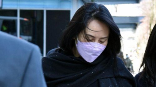 孟晚舟引渡案日前在加拿大卑诗省最高法院再度展开聆讯，法官也再度驳回孟晚舟律师团队希望提交的新证据，并表示这项证据与引渡听审无关。这已是孟晚舟律师团队第三度提交新证据被拒。 