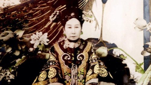 中共战狼外交引发全球围堵。一些观察家把目前中共政权面临的紧张局势，比作晚清未年。近日一篇广为流传的大陆网文，回忆了清未主战派与义和团合流，鼓动慈禧太后向列强宣战，结果被八国联军彻底击溃。此文被认为影射习近平身边战狼当道，主战派逼习向全世界宣战。 