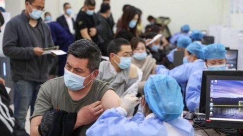 中共强制民众接种国产疫苗，必须100%接种，但官员却对此享有特权。近日，多份中共政府部门的疫苗接种统计表被爆光，中共官员以牙痛、感冒等各种借口逃避施打国产疫苗，接种率极低。 