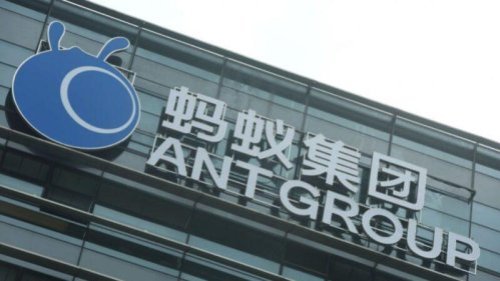 周一（4月12日），中共银保监会、央行等多个金融管理部门再次联合约谈蚂蚁集团，对其提出了多项整改要求，包括把该集团转型成金融控股公司，将其类金融王牌产品“借呗”、“花呗”与支付宝剥离，纳入消费金融公司，以便接受相应的监管。 