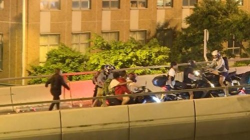 香港反送中运动中，曾在“理大保卫战”时救出8名示威者的李姓父子，因为担心中共港府秋后算账，近日辗转流亡美国，寻求政治庇护。