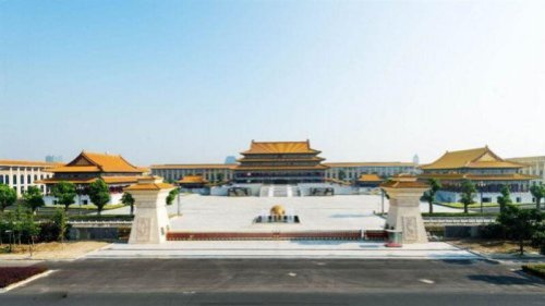 继阿里巴巴之后，周四（4月15日），中国药业龙头“扬子江药业”被中共市场监管总局罚款约7.64亿元人民币。扬子江药业则回应称，将严格按照要求进行整改。 