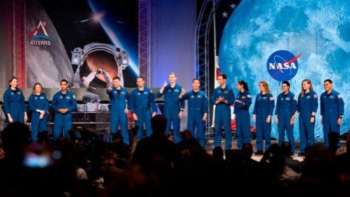 美国航太总署（NASA）近年来打造“阿提米丝”（Artemis program）奔月计划，要让人类在2024年重返月球，16日决定和特斯拉执行长马斯克的太空公司SpaceX达成28.9亿美元合约。