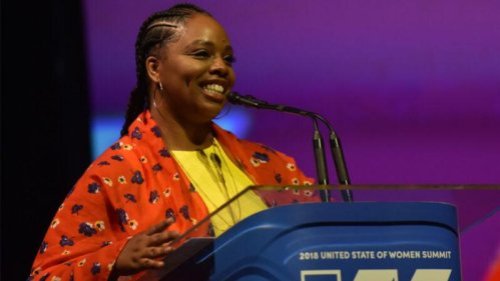 近日，美国“黑命贵”（BLM）运动发起者之一——卡洛斯（Patrisse Cullors）成为公众关注焦点，这位著名的马克思主义者名下至少有4套豪宅，对此她给出了自己的解释。 