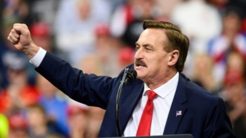 美国第45任总统川普的坚定支持者迈克·林德尔（Mike Lindell）建立的社交媒体FRANK于美国时间15日（星期四）午夜开放注册，并于美国时间19日（星期一）正式启用，完全对外公开。FRANK是youtube和twitter的混和体。