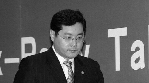 有美媒20日称，北京准备任命习近平的首席礼宾官秦刚。美国则传出将任命资深外交官伯恩斯（R. Nicholas Burns）为驻北京大使。 