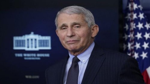 美国伪总统约瑟夫拜登正在考虑是否通过设立一个新的联邦假日--福奇医生日来纪念福奇，该假日将在12月13日，即美国首次进行Covid-19疫苗接种的日子，向这位深国医生致敬。