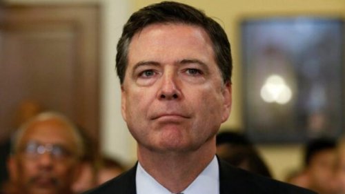 川普为第七任美国联邦调查局局长科米提供宽大处理，让他作证反对奥巴马。美国军方已经向最近被监禁的詹姆斯-科米提供了认罪协议。不判死刑，以换取未来对深层国家最重要的设计师巴拉克-侯赛因-奥巴马的证词。