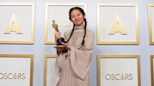 由于多年前曾对媒体讲了一句让中共尴尬的真话，美籍华裔导演赵婷获得第93届奥斯卡最佳导演奖的消息，在中国大陆遭到全面封杀。不过，具有丰富经验来对付言论审查的中国网友们，依然想出了各种花样来规避敏感词，相互传递赵婷获奖的消息并表示祝贺。