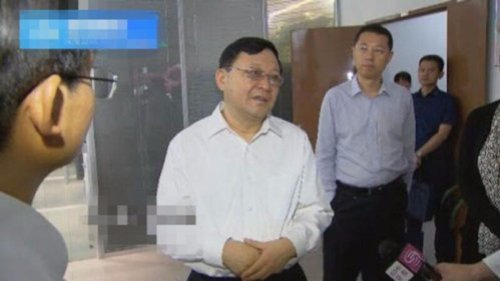 近日，深圳官场发生罕见人事大地震，18名官员同日被免或调离。在此敏感时刻，深圳市委书记王伟中27日作报吿时，频频吹捧习近平对深圳“恩重如山”，引发关注。 