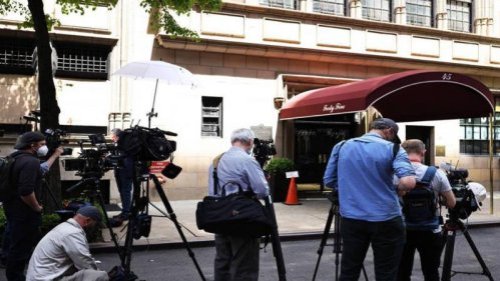 川普总统正式回应FBI突袭朱利安尼公寓事件：朱利安尼是伟大的爱国者 这完全是双重标准 太可怕 非常可悲 ！ 突袭期间FBI 拒收朱利安尼提供的亨特硬盘 真正目标只在川普