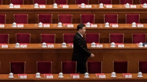 外界原本预测近日召开的中共人大常委会议，可能有副总理被更换，结果官方只宣布应急管理部党委书记黄明，顶替该部死亡部长。习近平可能在二十大前的“卡位”遇挫，不仅没有更换副总理，被指是周永康余毒的黄明，还正式接任了神秘部长职务。 