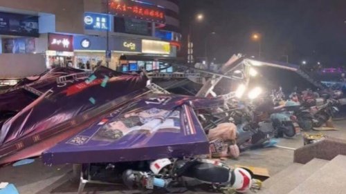  中共病毒疫情持续下，中国各地异象频现。4月30日，北京和河北多地罕见地突降大雪。傍晚，江苏南通突然狂风大作，飞沙走石，一条街上的树木全部折断，轿车也被吹翻。据悉最高风力达14级，大风过后又下起冰雹。至少造成11人死102人伤。 