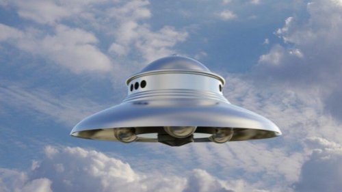 “UFO是真实存在的，而且其使用的技术远远比人类的更先进。”美国国防部“飞碟研究项目”前主管埃利桑多（Luis“Lue”Elizondo）近日对媒体证实，美国政府收集了许多有关UFO的证据，但没有告知民众实情。